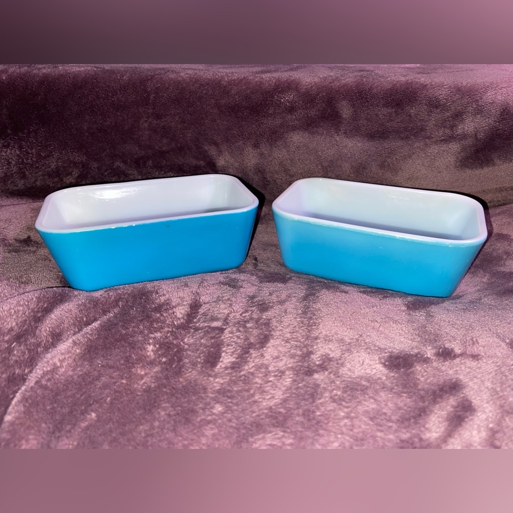 Set of Two Vintage Pyrex Refrigerator Dishes